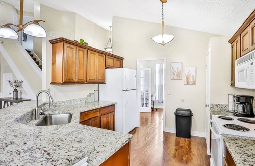 Lindfields House | Spacious Dog-Friendly Home w/Private Outdoor Pool, W/D, Pool Deck & Patio, WiFi
