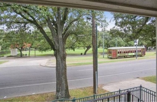Central Carrollton Association House | Spacious double-sided with a fantastic view