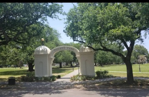 Central Carrollton Association House | Spacious double-sided with a fantastic view