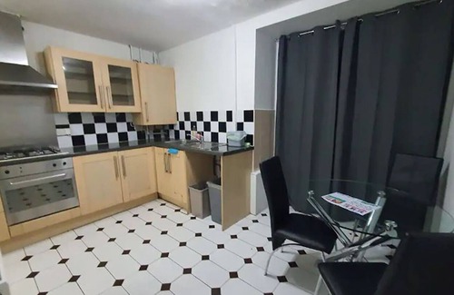 Birch House | Spacious DoubleBed Bedroom Greater Manchester