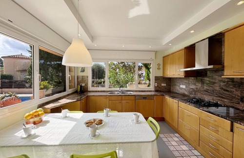 Viladamat Villa | Spacious dream house with pool and garden for the whole family.