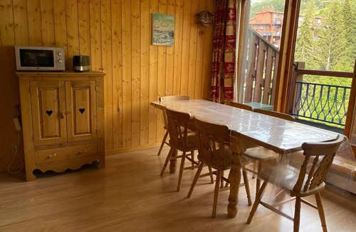 Arc-1800 Apartment | Spacious Duplex · Ski-in/Ski-out · Balcony · Sleeps 8 · Fully Equipped Kitchen