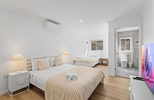 Herston House | Spacious Dual Retreat Balcony near RBWH and CBD