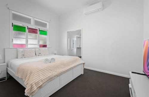 Herston House | Spacious Dual Retreat Balcony near RBWH and CBD