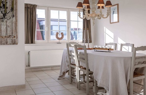 Knokke Apartment | Spacious duplex apartment with private parking