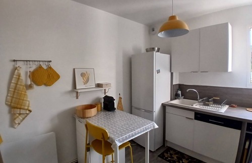 Seyne Apartment | Spacious duplex apartment with mountain views, close to shops