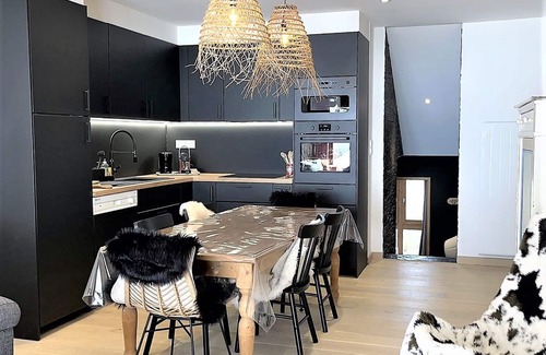 Le Corbier Apartment | Spacious duplex at the foot of the slopes with pool access