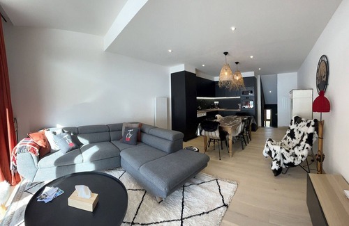 Le Corbier Apartment | Spacious duplex at the foot of the slopes with pool access
