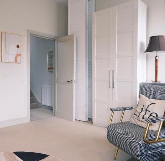 Ravenscourt Park Apartment | Spacious Duplex Flat West London for Families & Groups