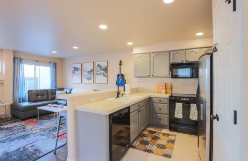 Berkley House | Spacious Duplex Near Tennyson W Backyard