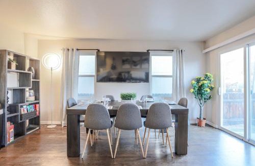 Berkley House | Spacious Duplex Near Tennyson W Backyard