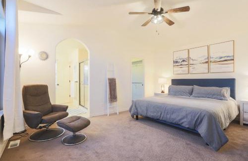 Berkley House | Spacious Duplex Near Tennyson W Backyard