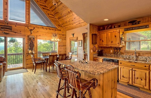 Murphy Cabin | Spacious 'Eagle's View' Luxury Cabin w/Views