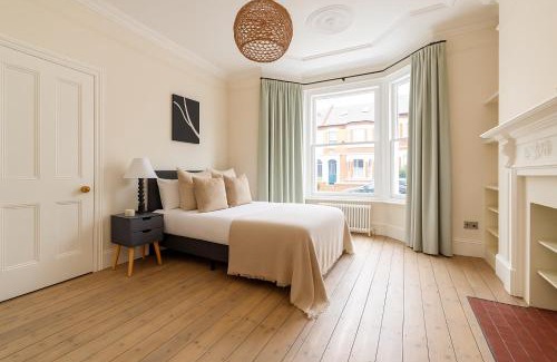 Clapham Apartment | Spacious & Elegant House in Clapham