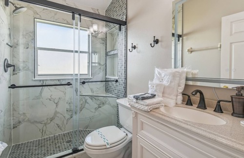 Eagle Pointe South House | Spacious&Elegant pvt Pool & pvt Fenced Playground