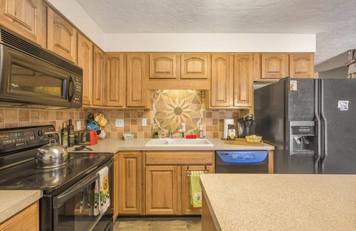 Idaho Falls House | Spacious Executive 5-bedroom home by airport in charming Idaho Falls w/WiFi, AC