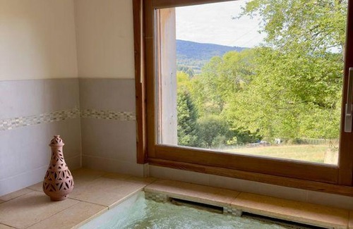 Saint-Jean-la-Vetre Cottage | Spacious family lodge with terrace, up to 14 people