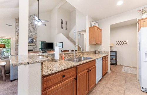 Branson West Condo | Spacious Fall Getaway in StoneBridge Near SDC and Table Rock Lake