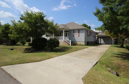 Bay St Louis House | Spacious Family Friendly Home with large covered deck close to the Beach