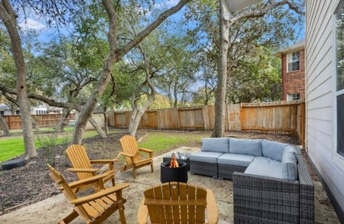 Woodridge House | Spacious Family Friendly Home w/Game Room, 1/2 basketball court, and XL yard