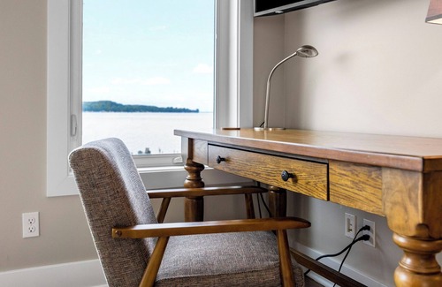 Rapid City House | Spacious FAMILY-FRIENDLY 6-bedroom home on Torch Lake Sandbar