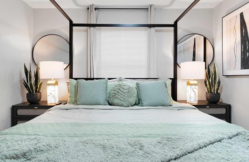 Hanover Park House | Spacious Family Getaway LCP Collection