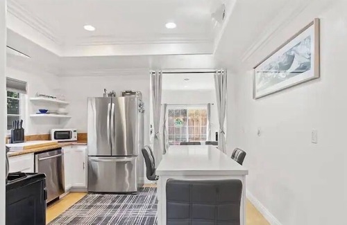 Grant Hill House | Spacious Family Home with Workspace in every room