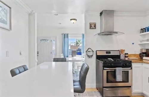 Grant Hill House | Spacious Family Home with Workspace in every room