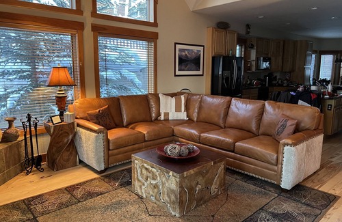 Silverthorne House | Spacious Family Home Close to 4 Ski Resorts, Summit County CO- Mountain Serenity