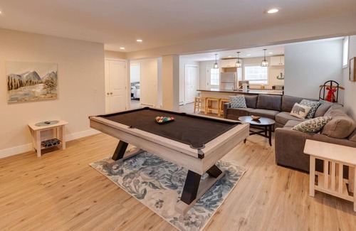 Thornton Apartment | Spacious Family House in the White Mountains! 2 Fireplaces!