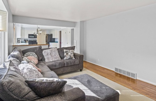 Greece House | Spacious Family Oasis! 4bed 2.5ba