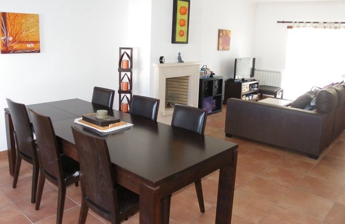 Salir do Porto Villa | Spacious Family Villa with Communal Pool and Private Walled Gardens. Sleeps 8