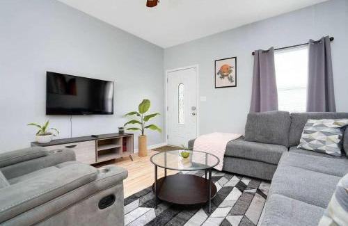 Park Duvalle House | Spacious Family Retreat - Churchill Downs & Downtown