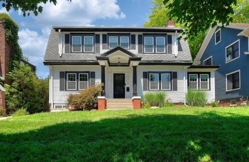 Southeast Omaha House | Spacious family-sized home centrally located to all things Omaha!