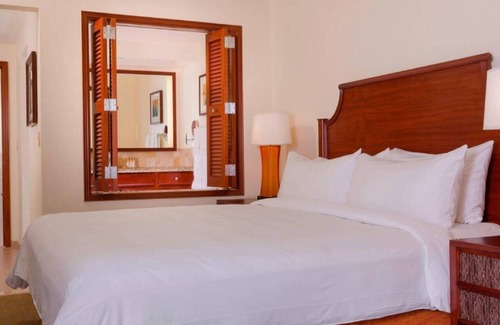 Ko Olina Resort | Spacious Family Suite, Stunning Mountain View-1 Bd. Marriott's Ko Olina Beach