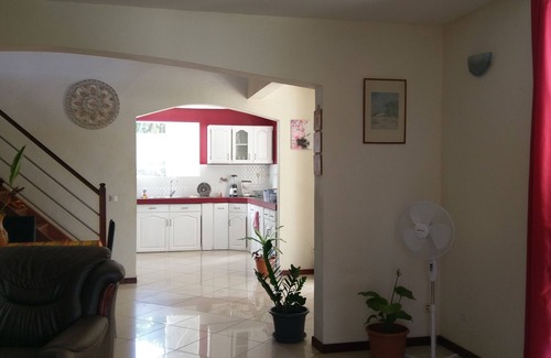 Sainte-Rose House | Spacious family villa with pool, close to the beach