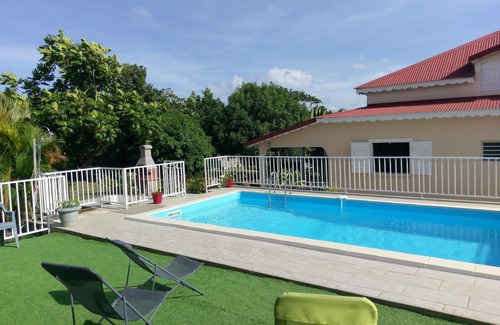Sainte-Rose House | Spacious family villa with pool, close to the beach