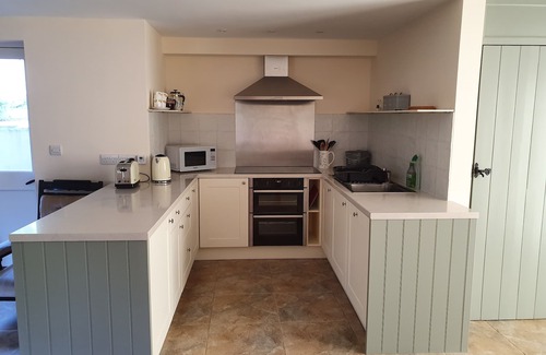 Llawhaden House | Spacious farm cottage full of character - rural yet close to beaches & castles