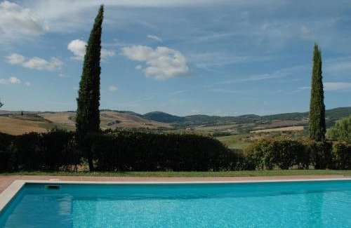 Gallina Apartment | Spacious Farmhouse in Pienza with Swimming Pool