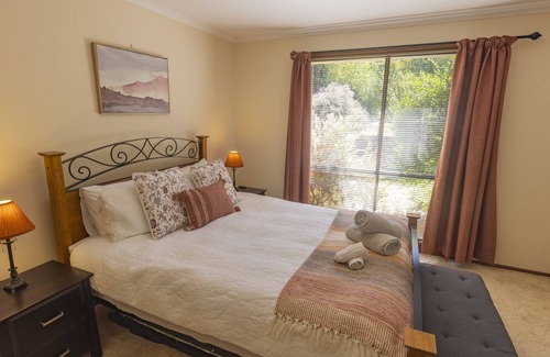 Eurobin Other | Spacious farmhouse on the rail trail with stunning views of Mount Buffalo.