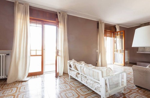 Rivoltella Apartment | Spacious first floor apartment in a shabby chic style