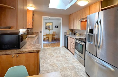 Brookings House | Spacious Fireplace & Spa Del Norte House