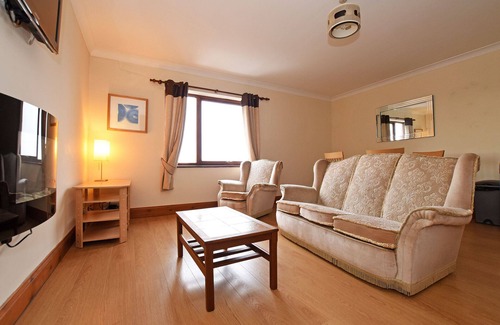 Seahouses Apartment | Spacious First Floor 2 bed apartment with views of the Farne Islands.