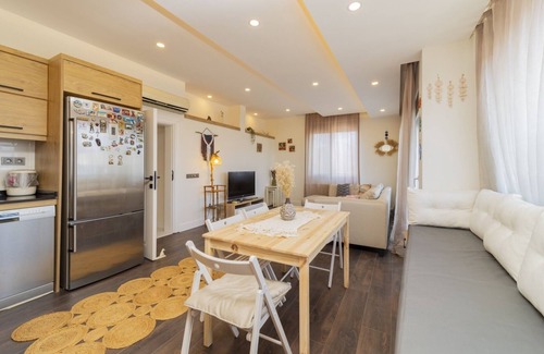 Eski Lara Apartment | Spacious Flat w Balcony 3 min to Beach in Antalya