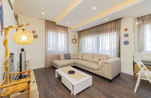 Eski Lara Apartment | Spacious Flat w Balcony 3 min to Beach in Antalya