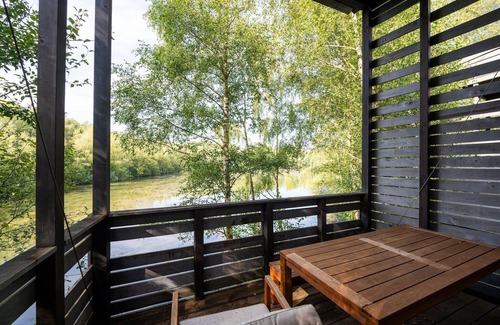 Maubray Villa | Spacious Forestside Mansion