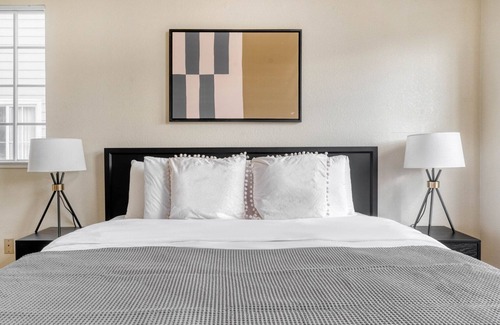 Foster City Apartment | Spacious Foster City 1BR w/ Gym, 2 Pools & W/D, near VISA, by Blueground