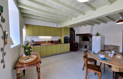 Saint-Denis-sur-Coise Cottage | Spacious Cottage 10 ppl: Nature, Spa, Comfort