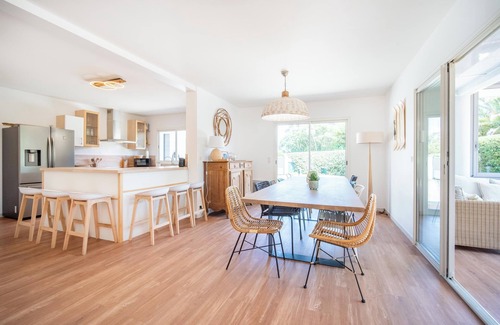 Vieux-Boucau-les-Bains Villa | Spacious 15P family friendly house close to beach with heated pool & Jacuzzi