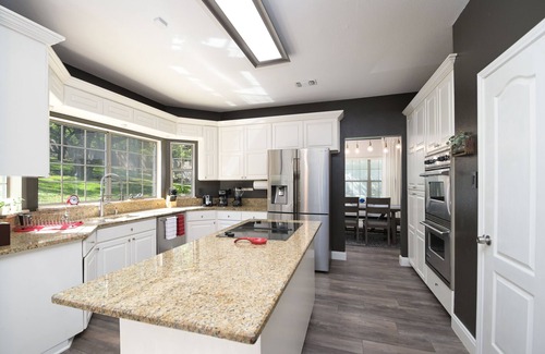 Crownridge of Texas House | Spacious Fun-Filled Retreat 5 minutes to Six Flags!